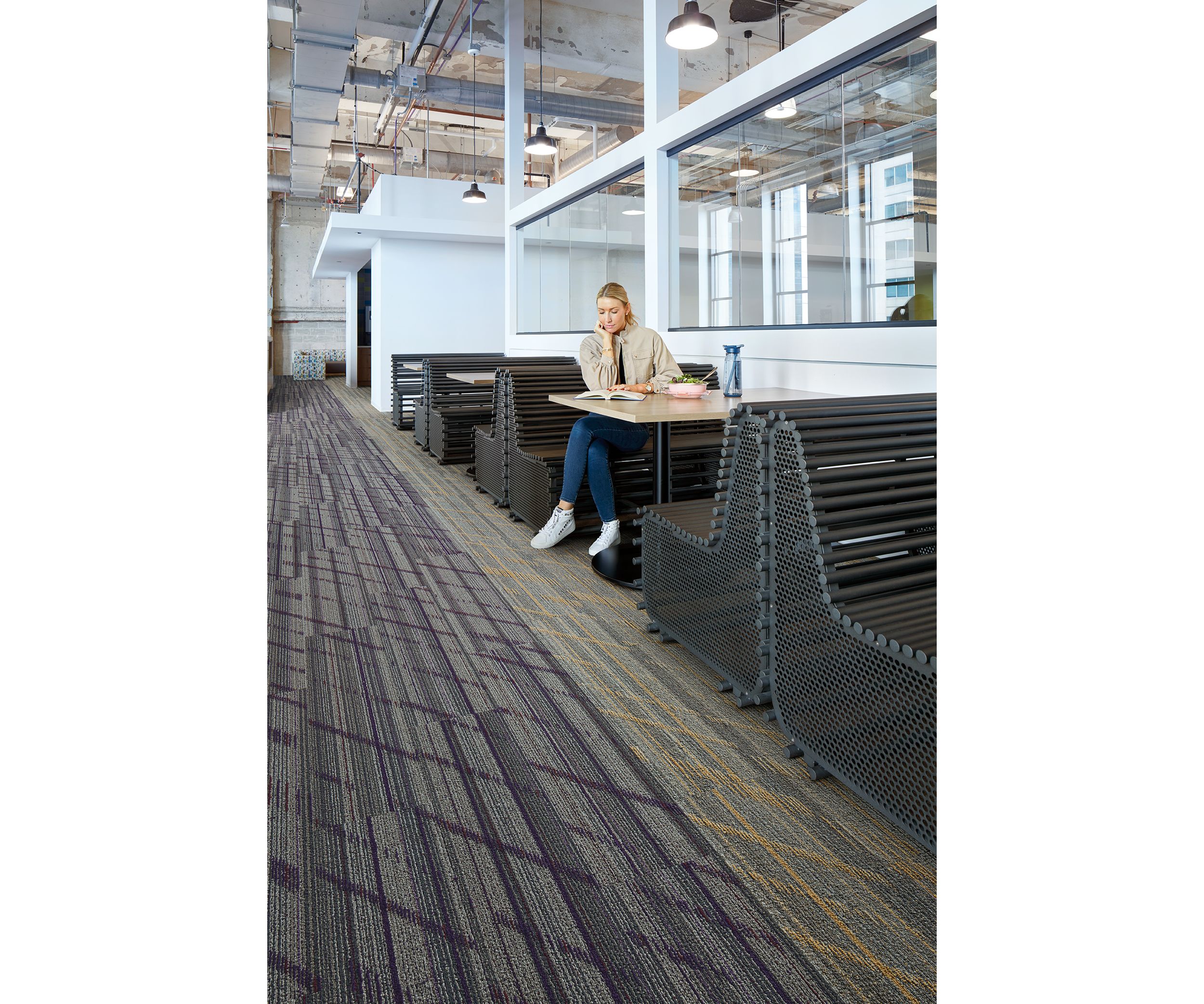 Interface Luminescent plank carpet tile in cafe area with woman seated at table imagen número 1